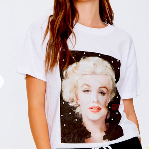 Forever 21 Tops - Host pick! 🎉 Faux pearl Marilyn Monroe tee